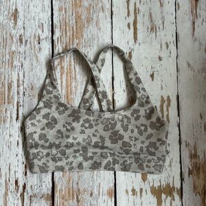 Gap Fit neutral leopard print sz medium sports bra